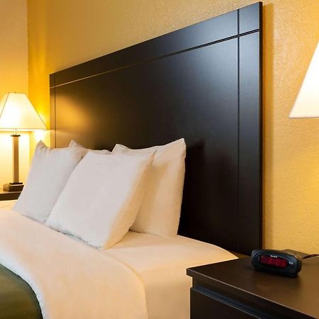 Quality Inn At Arlington Highlands Buitenkant foto