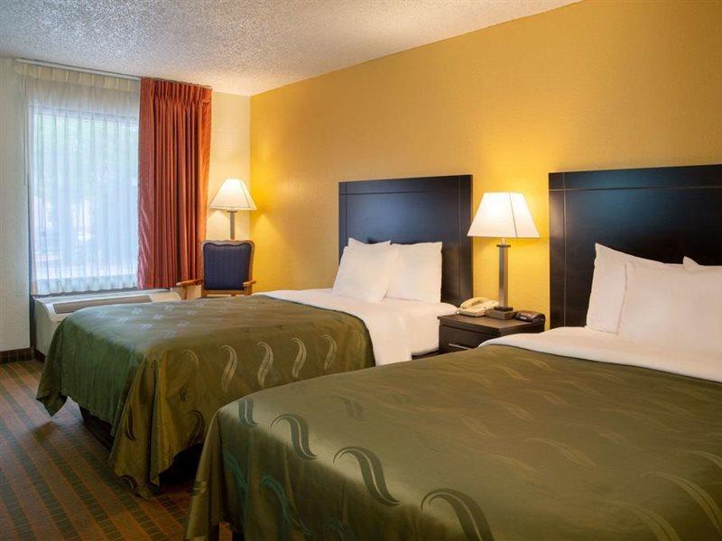 Quality Inn At Arlington Highlands Buitenkant foto