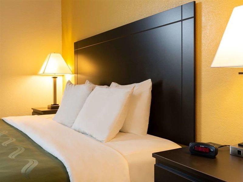 Quality Inn At Arlington Highlands Buitenkant foto