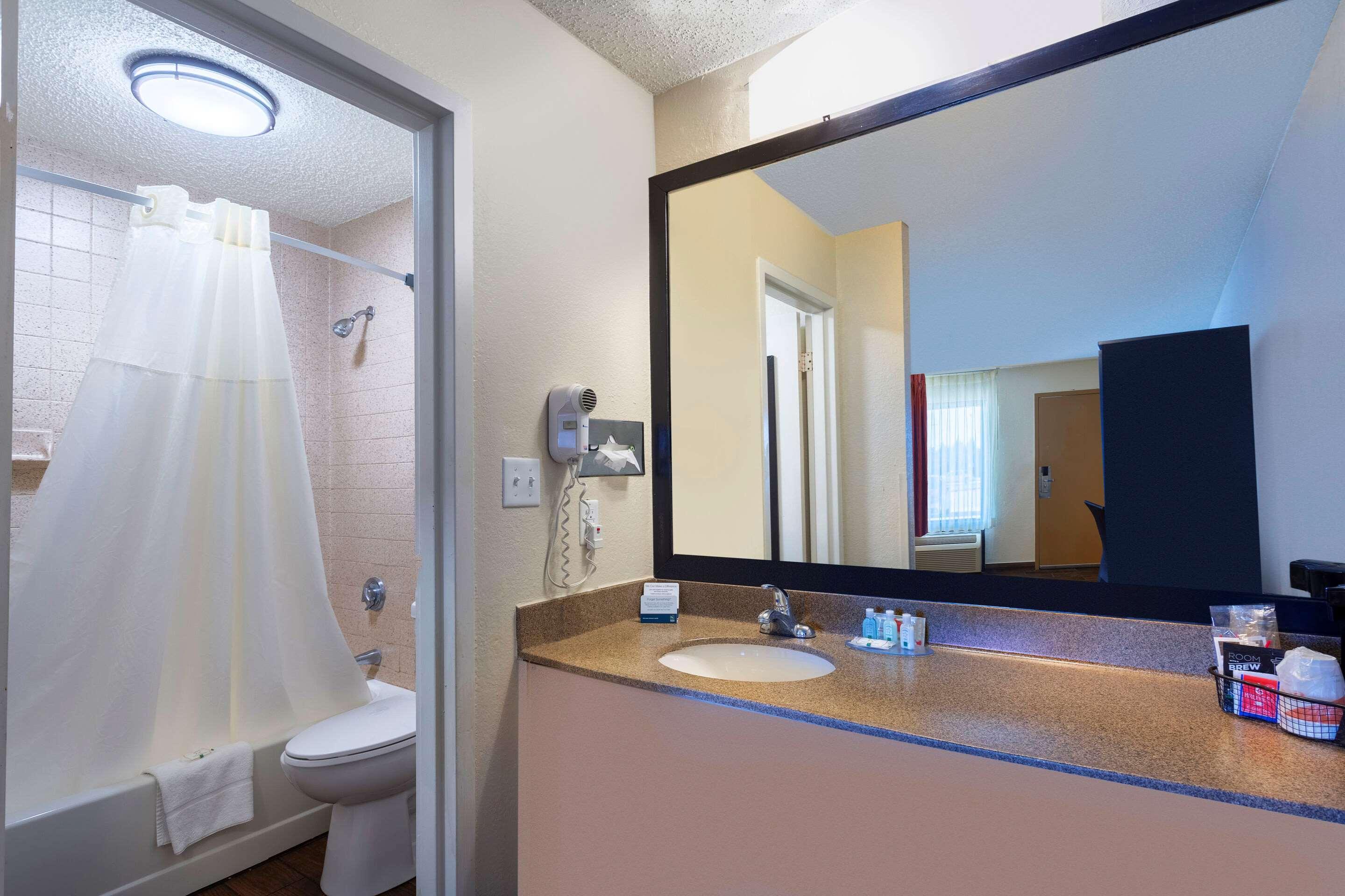 Quality Inn At Arlington Highlands Buitenkant foto