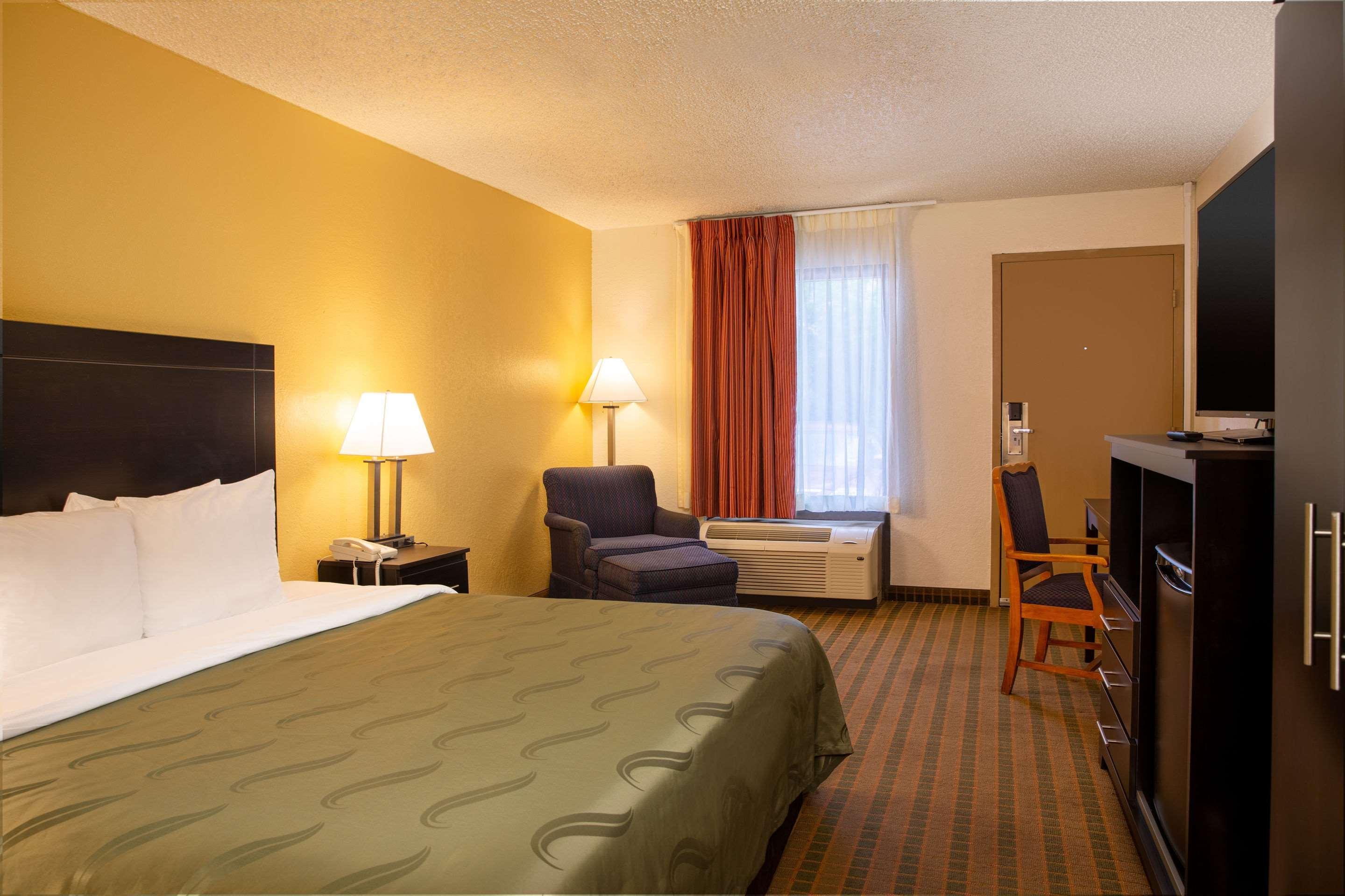 Quality Inn At Arlington Highlands Buitenkant foto