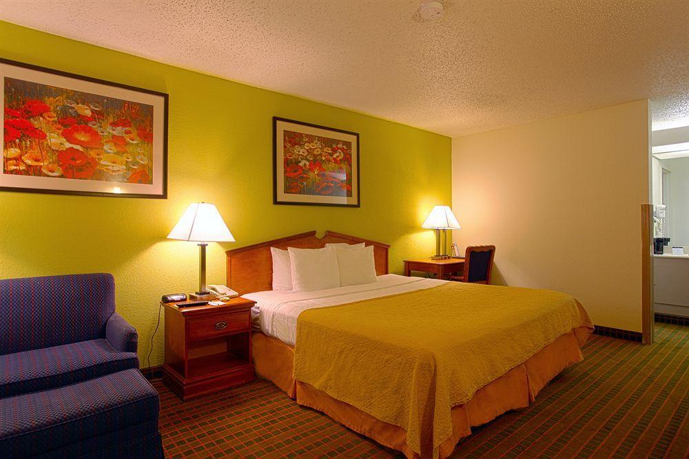 Quality Inn At Arlington Highlands Buitenkant foto