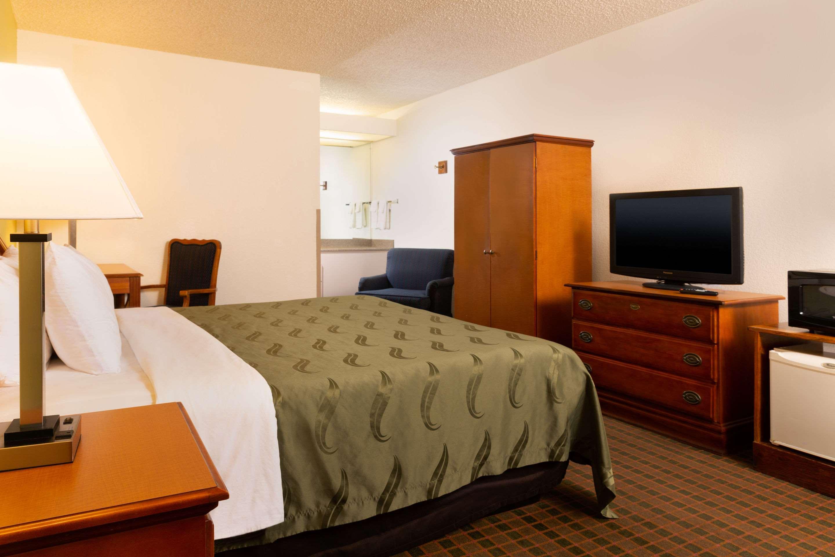 Quality Inn At Arlington Highlands Buitenkant foto