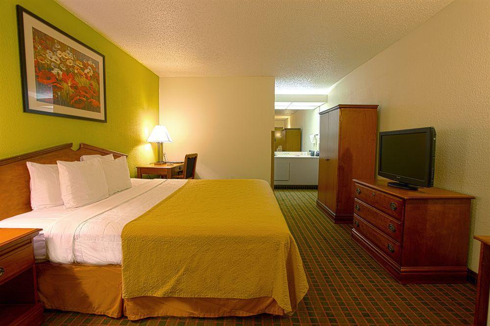 Quality Inn At Arlington Highlands Buitenkant foto