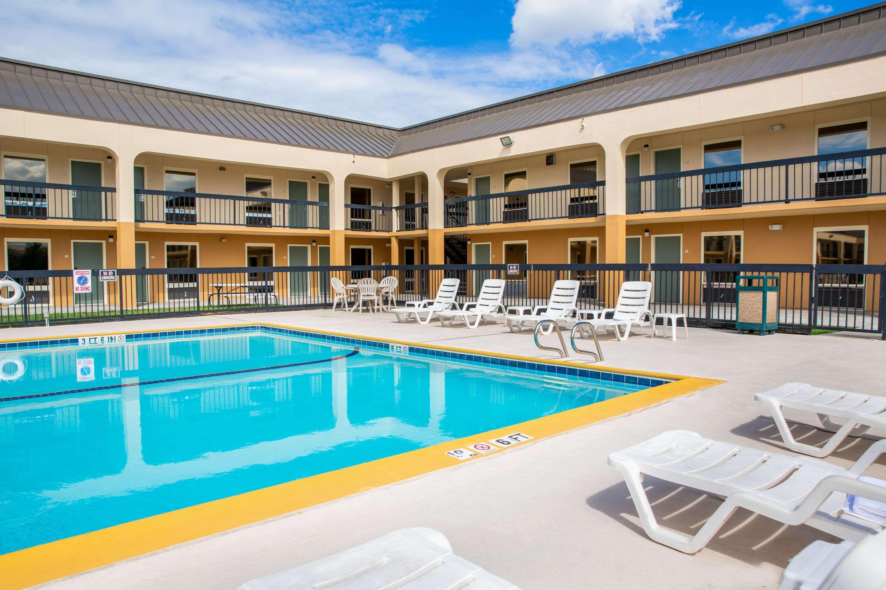 Quality Inn At Arlington Highlands Buitenkant foto