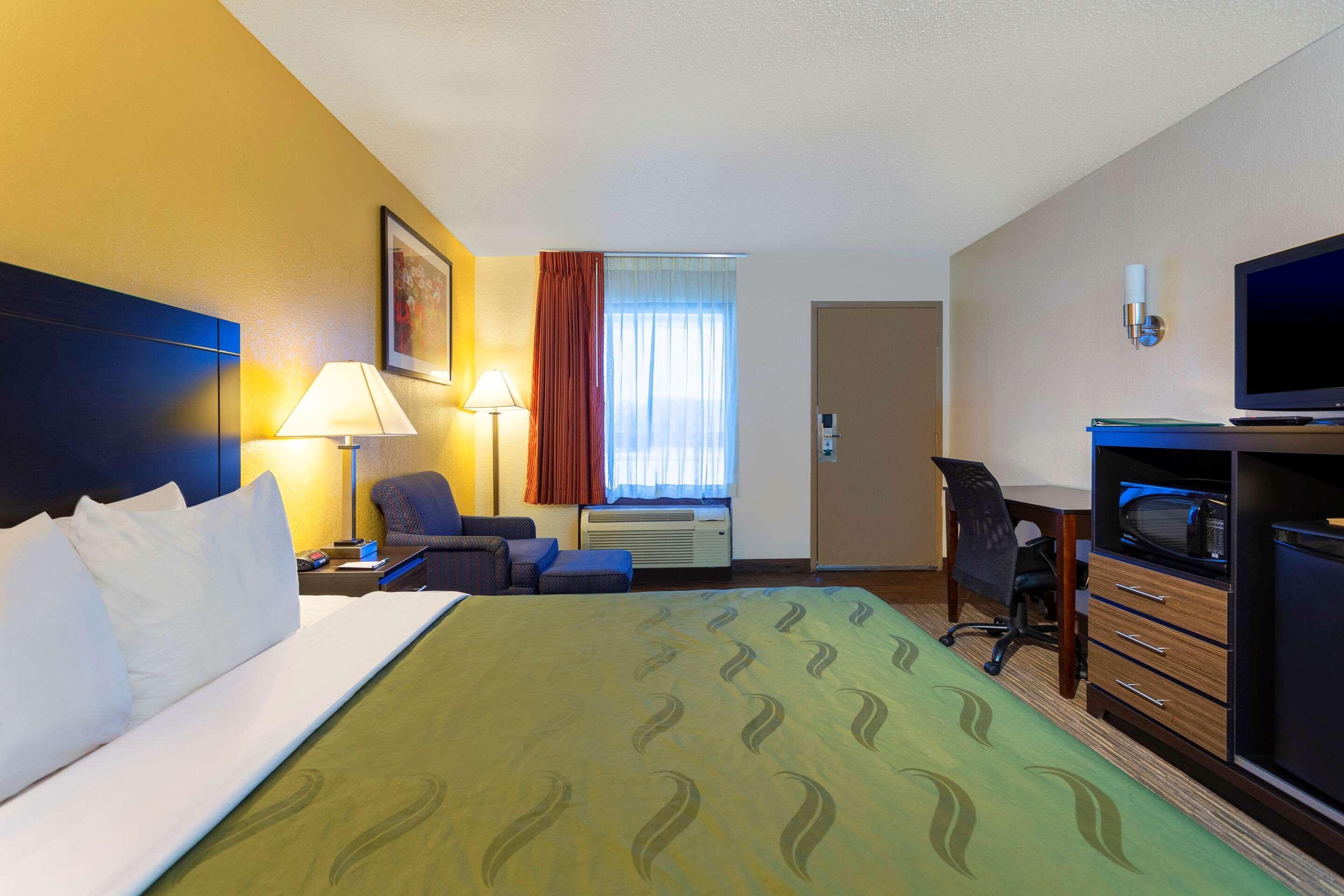 Quality Inn At Arlington Highlands Buitenkant foto