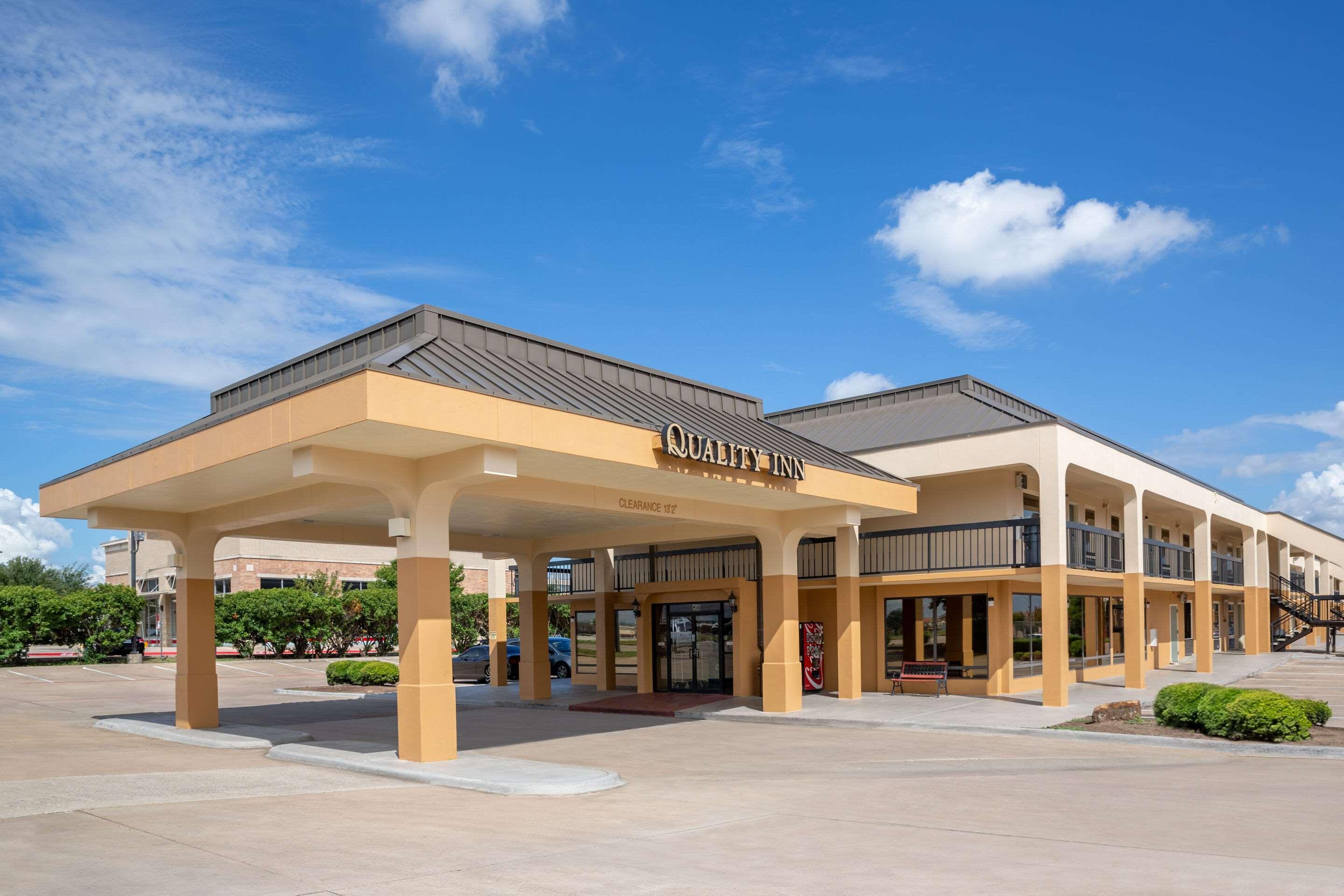 Quality Inn At Arlington Highlands Buitenkant foto