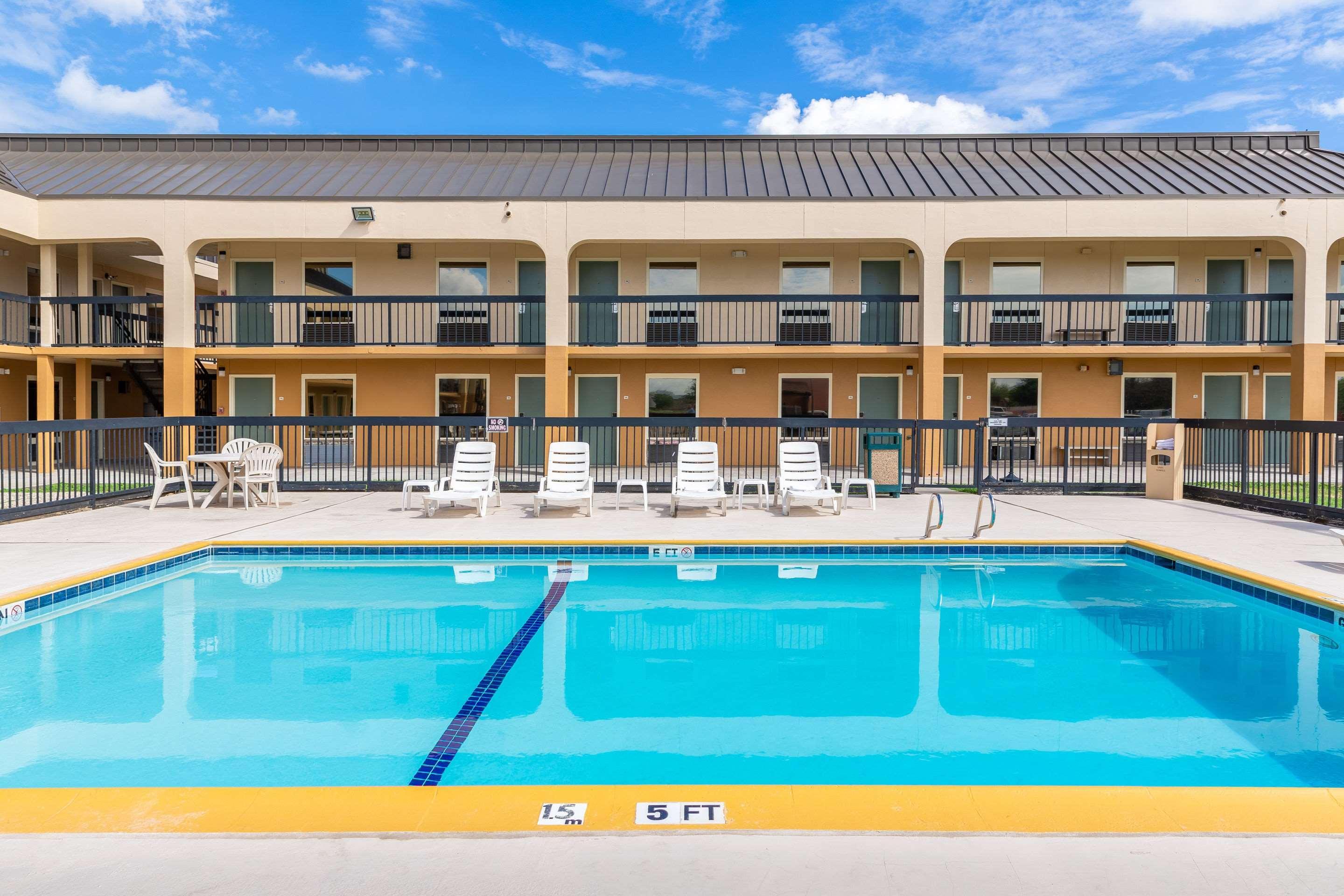 Quality Inn At Arlington Highlands Buitenkant foto