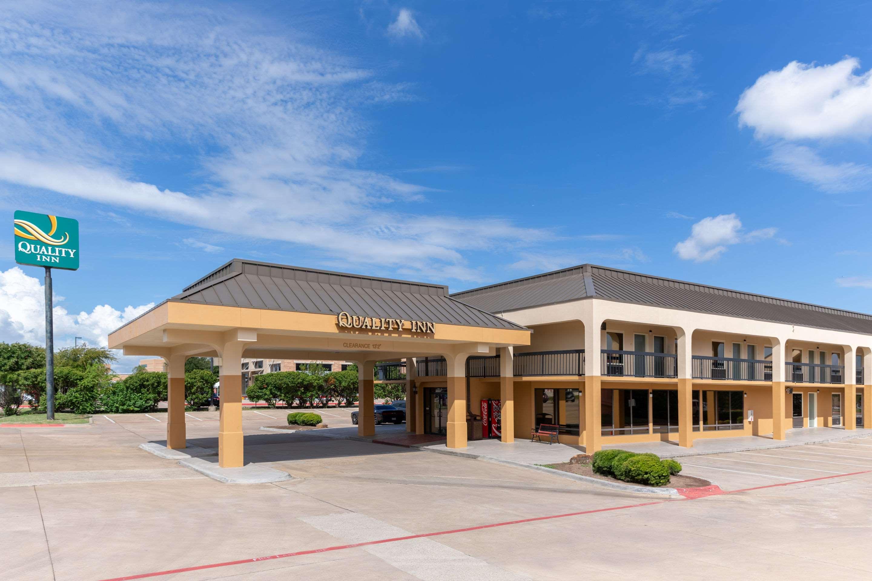 Quality Inn At Arlington Highlands Buitenkant foto
