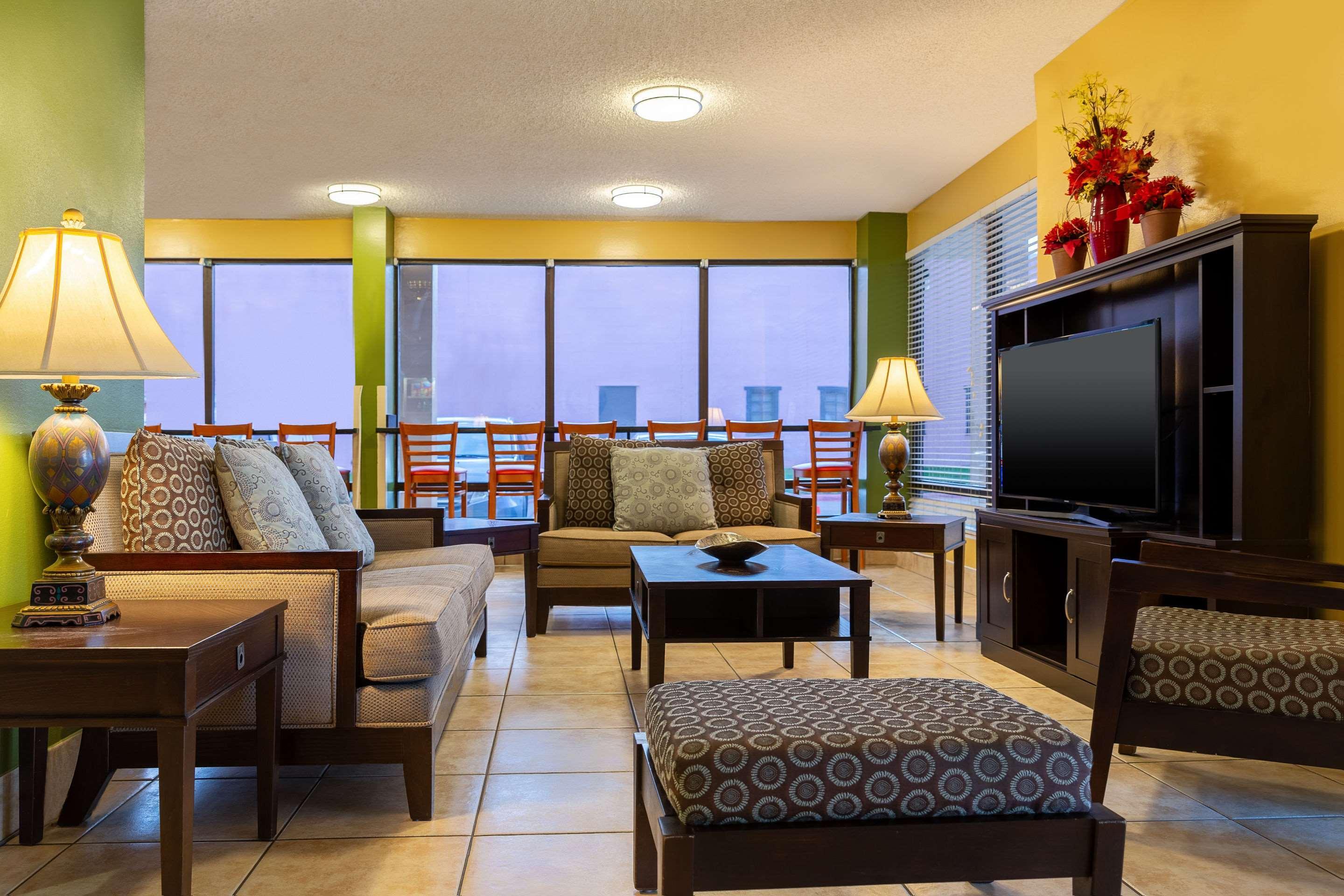 Quality Inn At Arlington Highlands Buitenkant foto