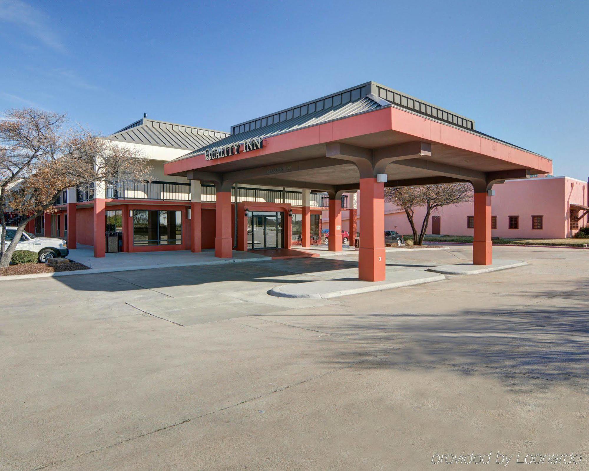 Quality Inn At Arlington Highlands Buitenkant foto