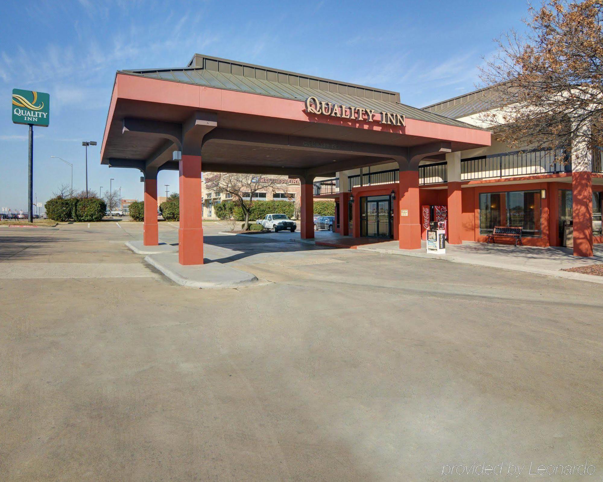 Quality Inn At Arlington Highlands Buitenkant foto